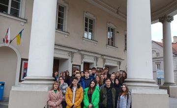 Uczniowie podczas wycieczki do Kalisza