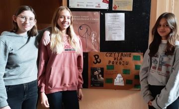 Grupa zachęcająca do czytania wszystkich uczniów naszego Liceum