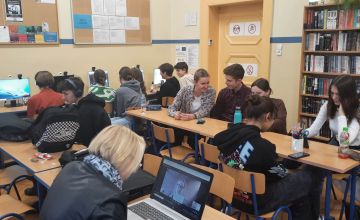 Młodzież podczas spotkania online organizowanego przez naszych norweskich partnerów