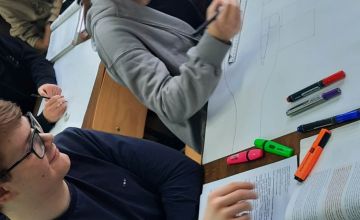 Uczniowie klasy IIIA przy pracy