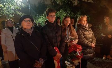 Delegacja uczniów i nauczycieli