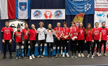 Hucznie, na sportowo, uczniowie LO Nr I w Kępnie obchodzili Narodowe Święto Niepodległości