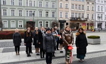 Delegacja podczas uroczystości 42. rocznicy wprowadzenia stanu wojennego