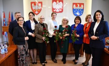 Nagrody Starosty Kępińskiego dla pani dyrektor i nauczycielek naszego liceum