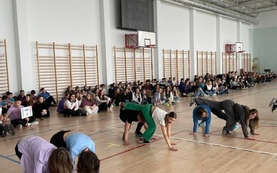 Uczniowie podczas obchodów Dnia Wiosny (12)