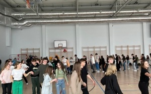 Uczniowie podczas obchodów Dnia Wiosny (5)