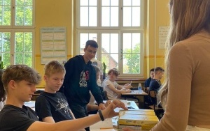 Uczniowie obchodzący Dzień Dziecka (8)