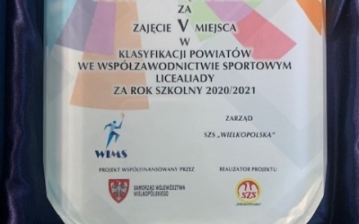 Wyróżnieni sportowcy i ich dyplomy (5)
