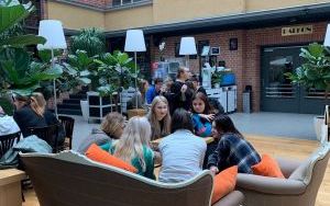 Uczniowie klas 2nd i 3nd podczas warsztatów teatralnych (1)