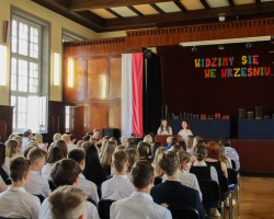 Uczestnicy uroczystości zakończenia roku (1)