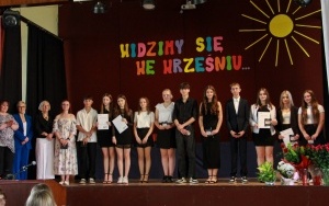 Uczestnicy uroczystości zakończenia roku (2)