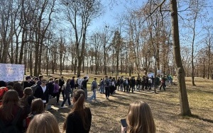 Wiosenny spacer całej społeczności szkolnej (9)