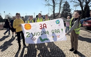 Wiosenny spacer całej społeczności szkolnej (10)