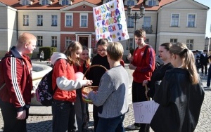 Wiosenny spacer całej społeczności szkolnej (3)