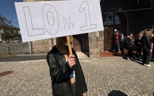 Wiosenny spacer całej społeczności szkolnej (1)