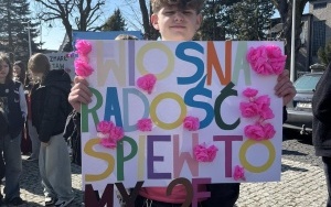 Wiosenny spacer całej społeczności szkolnej (2)