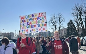 Wiosenny spacer całej społeczności szkolnej (3)