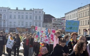 Wiosenny spacer całej społeczności szkolnej (4)