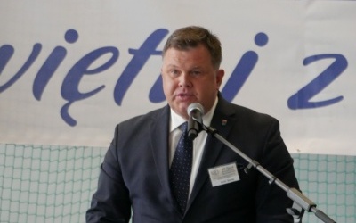 Uczestnicy zjazdu absolwentów podczas uroczystości