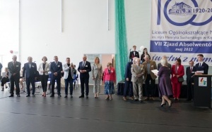 Uczestnicy zjazdu absolwentów podczas uroczystości