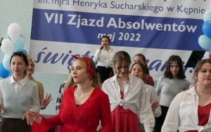 Uczestnicy zjazdu absolwentów podczas uroczystości