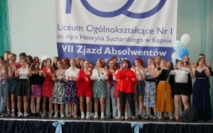 Uczestnicy zjazdu absolwentów podczas uroczystości