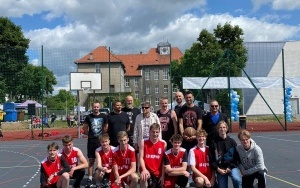 Uczestnicy zjazdu absolwentów podczas zajęć rekreacyjno-sportowych (9)