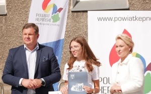 Wręczenie wyróżnienia Wiktorii Gniłce